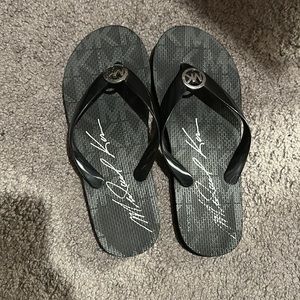 Michael kors flip flops
